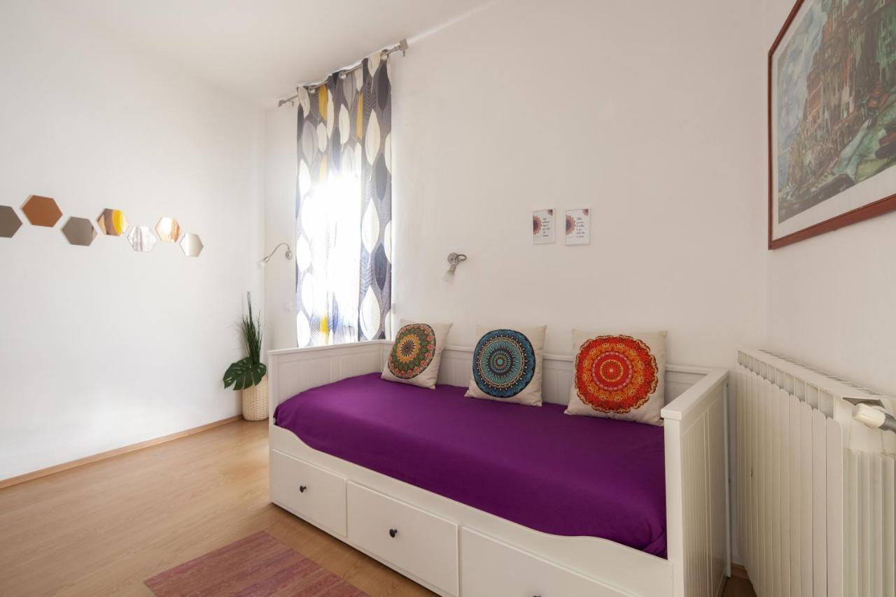 Shanti 1 - Terrace Apartment 리오마기오레 외부 사진